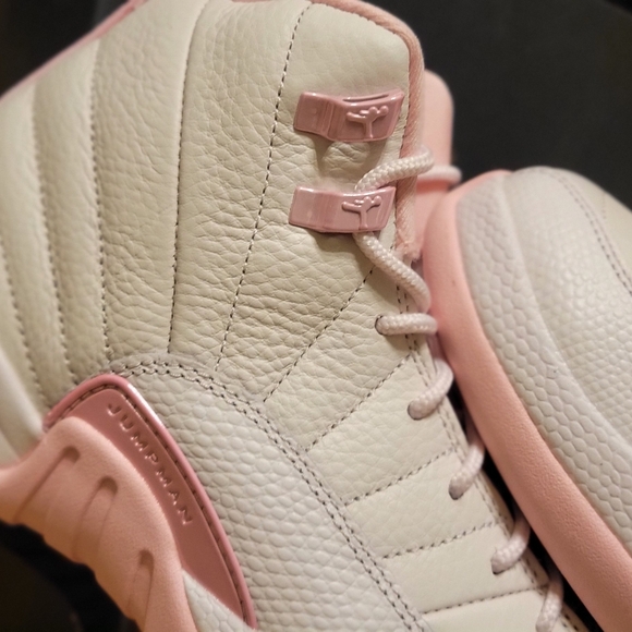 Jordan Kids Sneakers in White and Light Pink - Picture 6 of 13